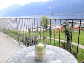 Campione Giulia Exclusive Lakefront apartment by Gardadomusmea Campione Del Garda